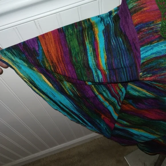 Cable & Gauge woman's size Large Boho v-neck shorp sleeve top - Picture 4 of 5